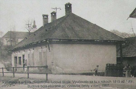 Učitelia a školy vo Valaskej